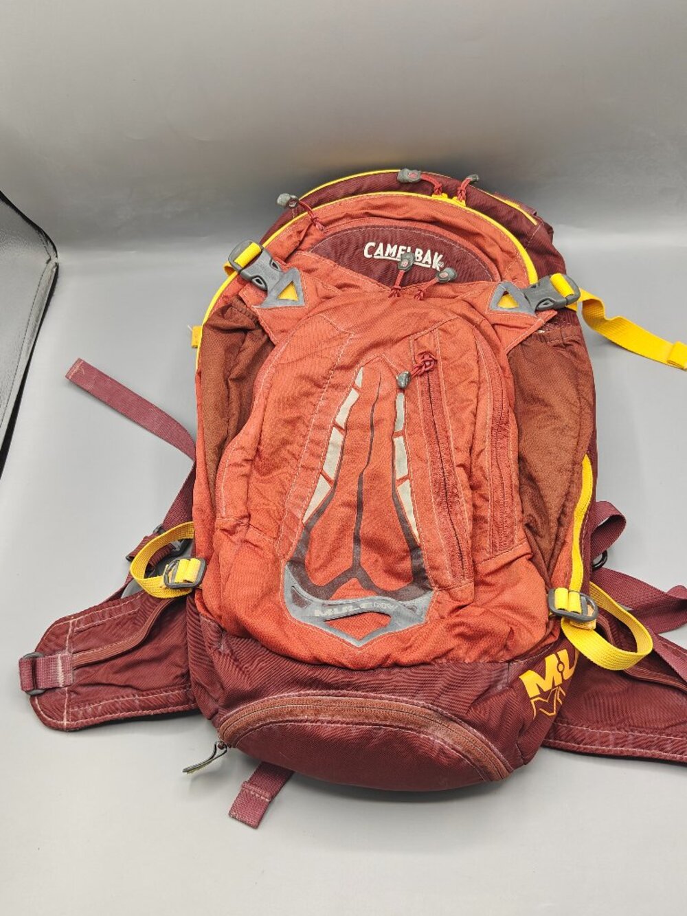 CamelBak M.U.L.E. NV 12L Hydration Hiking Backpack Red 3 Pockets Pre-Owned